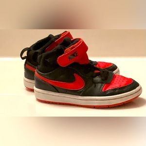 Nike tenis toddlers 12 size color black with red